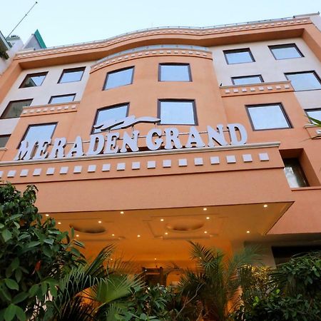 Hotel Meraden Grand Varanasi Exterior foto