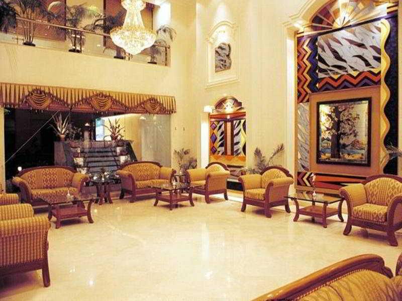 Hotel Meraden Grand Varanasi Exterior foto