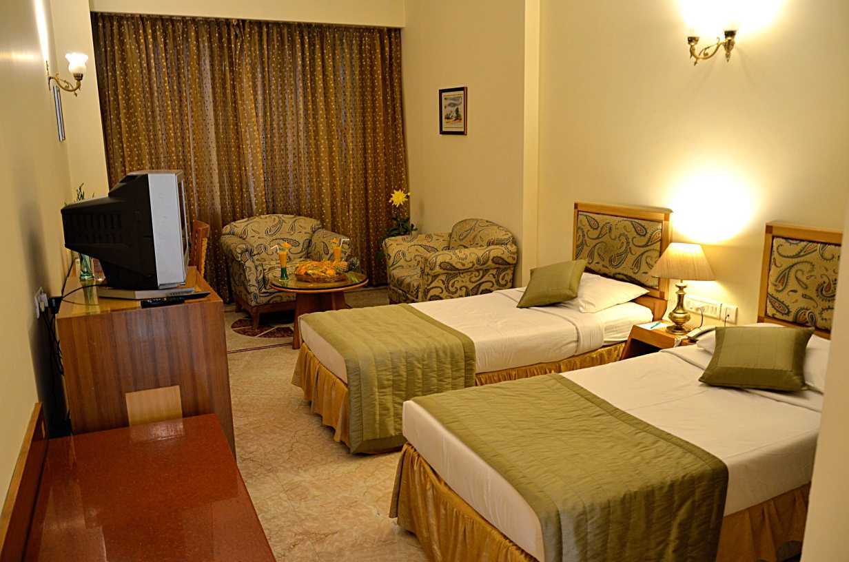 Hotel Meraden Grand Varanasi Exterior foto