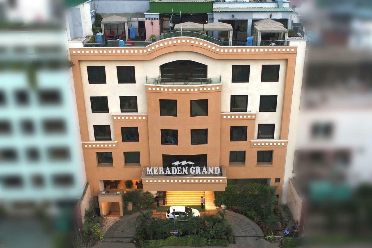 Hotel Meraden Grand Varanasi Exterior foto